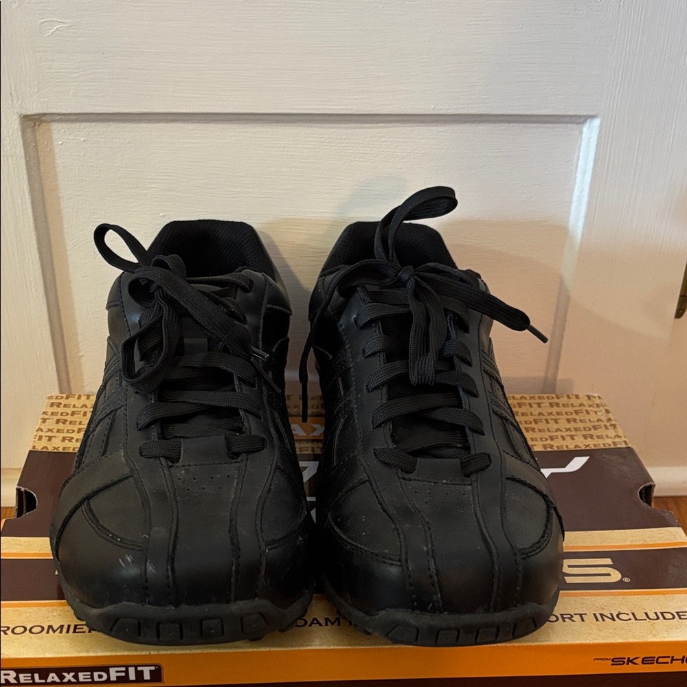 Skechers Men's Black Relaxed Fit Sneakers